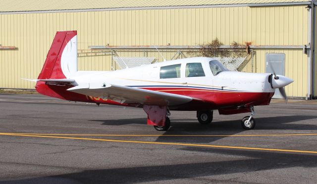 Mooney M-20 (N5937Q) - A Mooney M20C taxiing along the ramp during the EAA 683 January Breakfast Fly-In at Joe Starnes Field, Guntersville Municipal Airport, AL - January 14, 2017. 