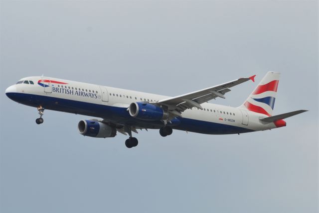 Airbus A321 (G-MEDM)