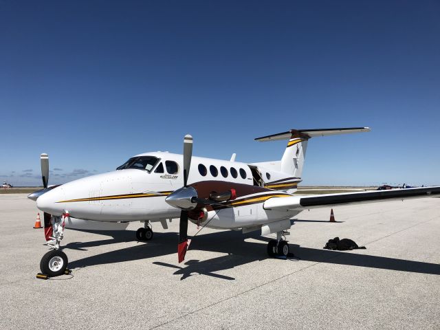 Beechcraft Super King Air 200 (N127TA)