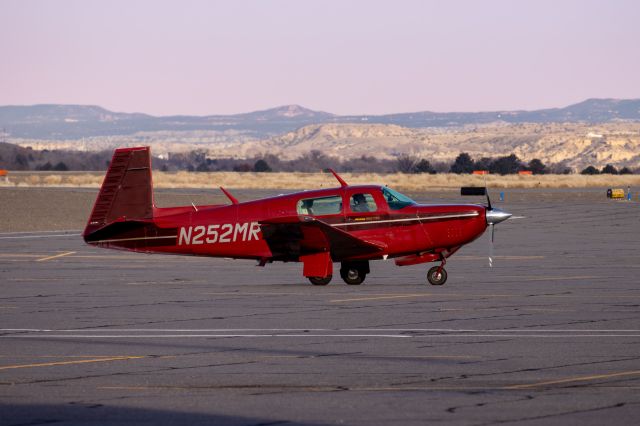 Mooney M-20 (N252MR) - Just taking pictures. 