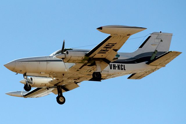 Cessna 402 (VH-KCL)