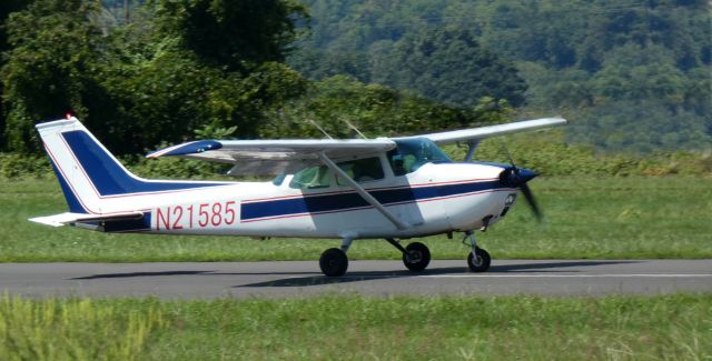 Cessna Skyhawk (N21585) - Shortly after touching down is this 1974 Cessna 172M Skyhawk in the Summer of 2023.