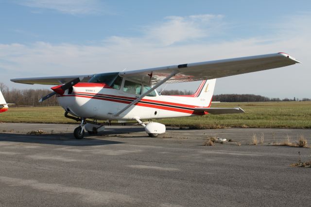 Cessna Skyhawk (N64814)