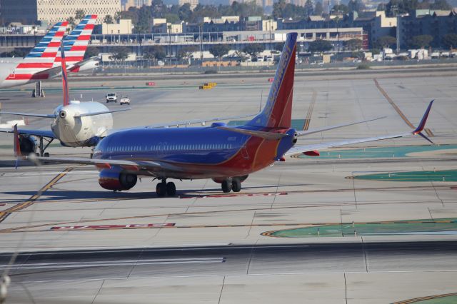Boeing 737-800 (N8612K)