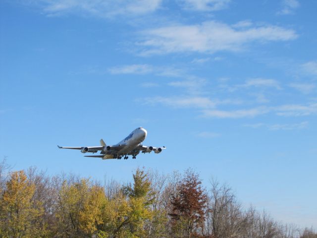 Boeing 747-400 (N451PA) - Coming in for landing on 18C