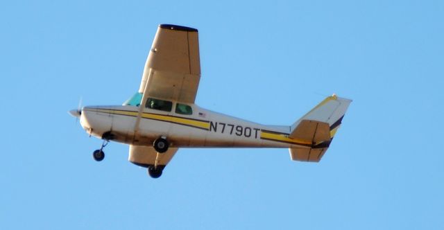 Cessna Skyhawk (N7790T)