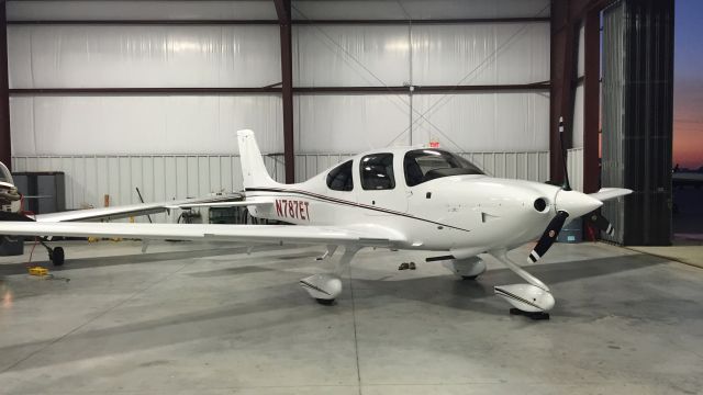 Cirrus SR-20 (N787ET)