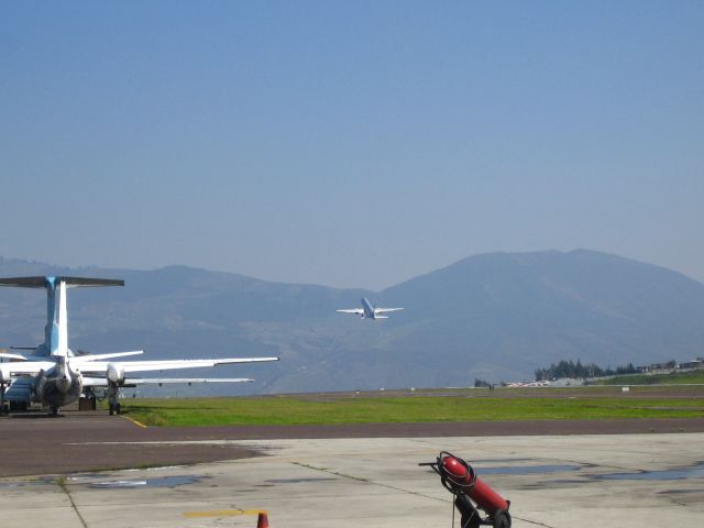 Boeing 757-200 — - Feb 23, 2006 - Mariscal Sucre International Airport, Quito, Ecuador