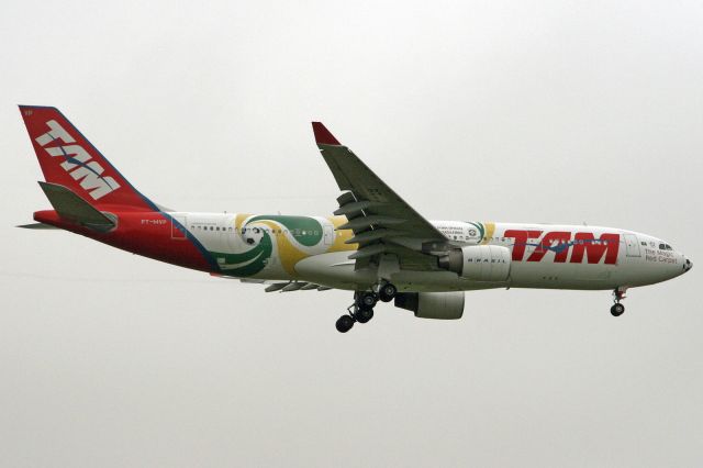 Airbus A330-200 (PT-MVP) - "Selecao Brasileira" livery