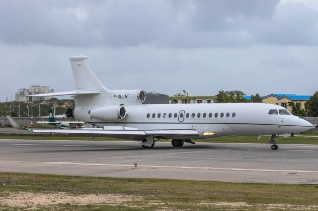 Dassault Falcon 8X (F-GLLM) - Dassault Falcon 8X FA8X F-GLLM coming to a full stop before back tracking the active for parking!