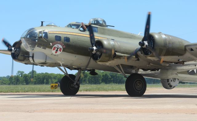 Boeing B-17 Flying Fortress (N900RW)