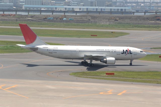 BON8564 — - Taxi at Haneda Intl Airport on 2008/6/1