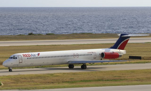 McDonnell Douglas MD-82 (HI1069)