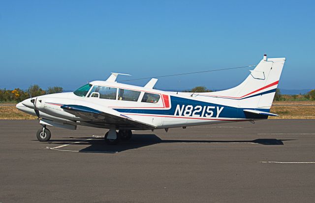 Piper PA-30 Twin Comanche (N8215Y)