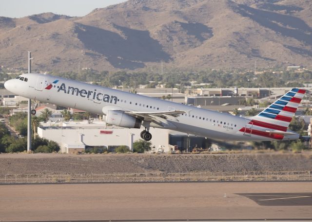 Airbus A321 (N551UW)