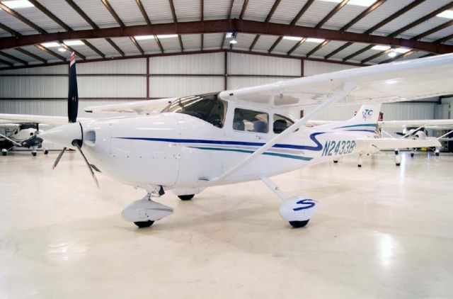 Cessna Skylane (N2433B)