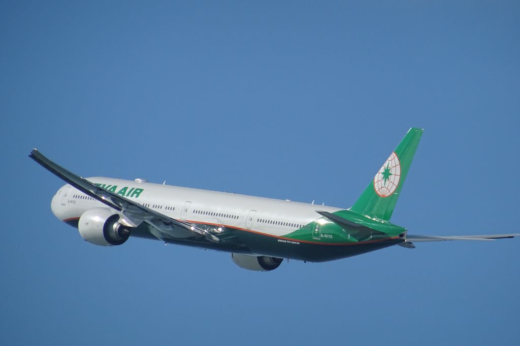 BOEING 777-300ER (B-16725)