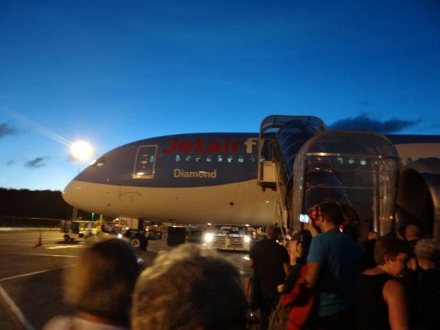 00JDL — - boarding de Dreamliner