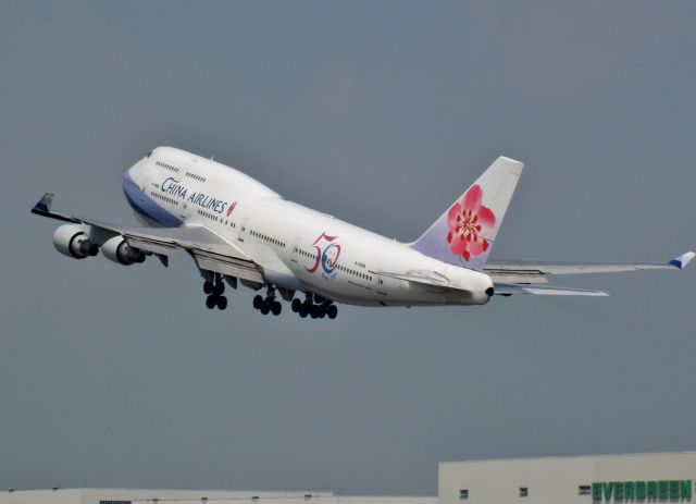 Boeing 747-400 (B-18208)