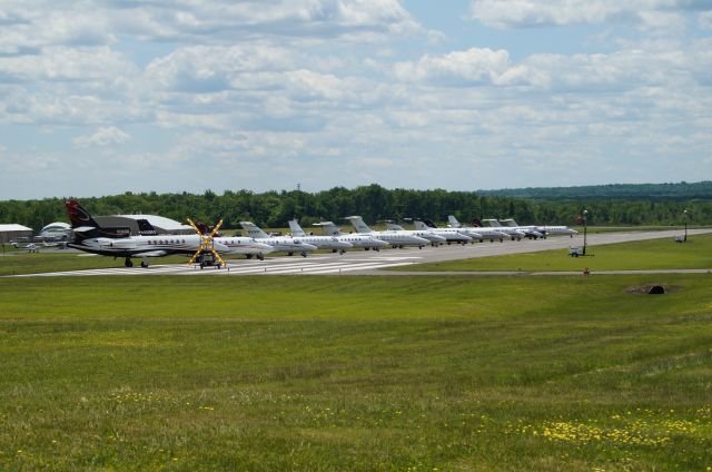 — — - Stopped in at KMPO. Pocono 400 was running.  Rwy 23/5-closed