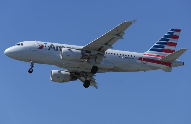 Airbus A319 (N754UW)