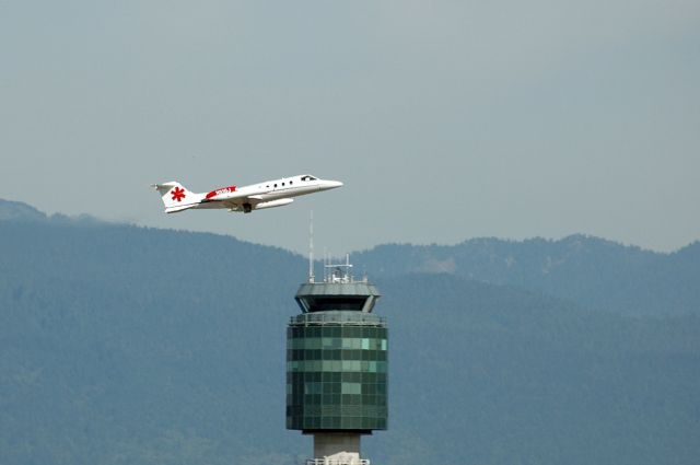 Learjet 35 (N51GJ) - N51GJ Gates Learjet 36A departure from Vancouver