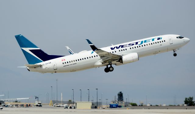 Boeing 737-800 (C-GKWA) - C-GKWA Westjet 2013 Boeing 737-8CT) - cn 39089 / ln 4377 - Split Scimitar Winglet br /br /Las Vegas - McCarran International Airport (LAS / KLAS)br /USA - Nevada August 19, 2015br /Photo: Tomás Del Coro