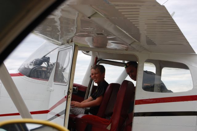 Cessna Skyhawk (N1587Y)
