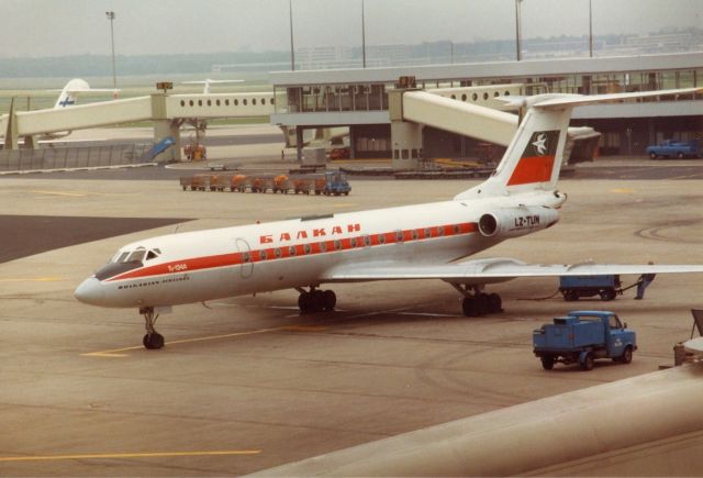 LZ-TUN — - Bulgarian Airline cn 4352307 jul 1982