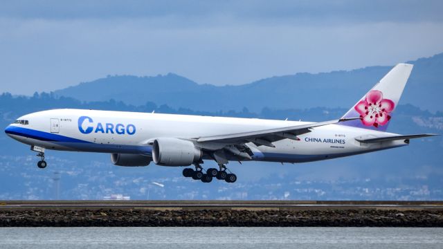 BOEING 777-200LR (B-18772)