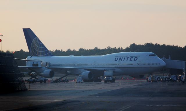 Boeing 747-400 (N118UA) - Sorry not the best quality but excited to get my first shot of UAL B747 in this livery. It is doing a military charter.