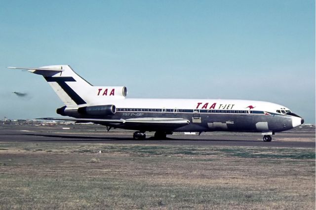 Cessna 206 Stationair (VH-TJD) - TRANS AUSTRALIA AIRLINES - BOEING 727-76 - REG : VH-TJD (CN 19254/298) - TULLAMARINE MELBOURNE VIC. AUSTRALIA - YMML (3/1/1977)35MM SLIDE CONVERSION SCANNED AT 6400 DPI.