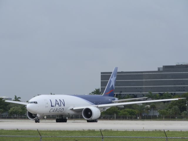 BOEING 777-200LR (N778LA)