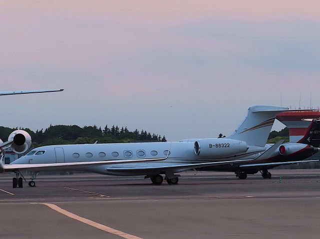 Gulfstream Aerospace Gulfstream G650 (B-88322) - I took this picture on May 13, 2019.br /Unfortunately, the wing of another plane was covered in front of this plane, but after all this B-88322 flew away, the airframe of this obstructive wing did not move.