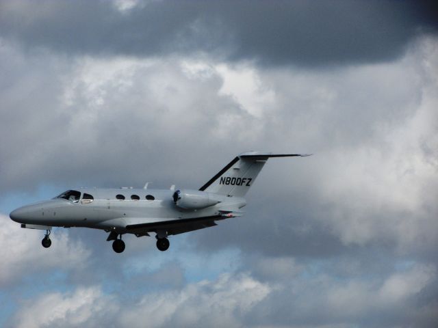 Cessna Citation Mustang (N800FZ) - Landing RWY 30
