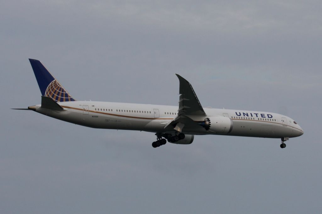BOEING 787-10 Dreamliner (N12005)