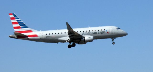 Embraer 175 (N428YX) - On final is this 2014 American Airlines Eagle Embraer ERJ 170-200LR in the Spring of 2021.