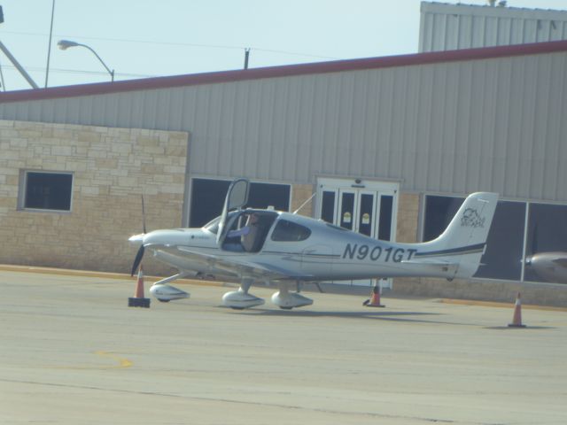 Cirrus SR-22 (N901GT)