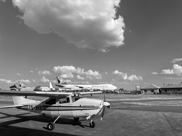 Cessna Centurion (ZS-AVB) - After landing from Ingwelala. Hangar 50. 16-MAR-2024.