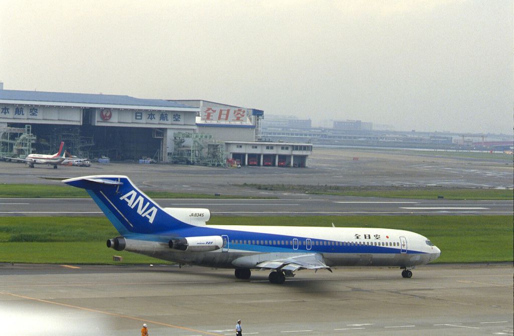 Boeing 727-100 (JA8345) - Taxing at Tikyo-Haneda Intl Airport on 1986/05