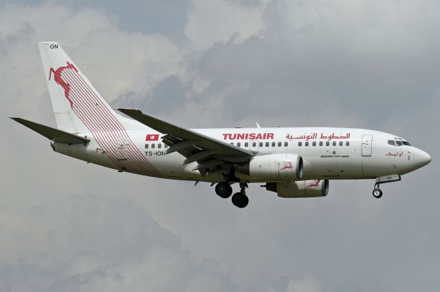 BOEING 737-600 (TS-ION)