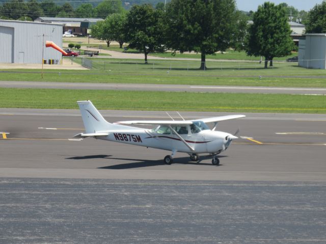 Cessna Skyhawk (N9875M)