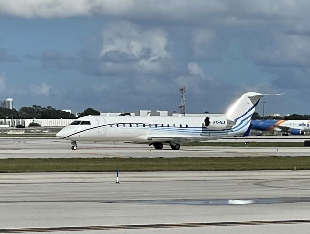 Canadair Regional Jet CRJ-200 (N154EA)