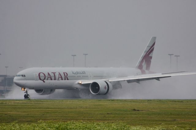BOEING 777-300 (A7-BAH)