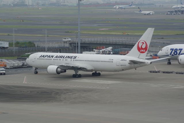 BOEING 767-300 (JA654J) - JAL B767-346ER cn40366