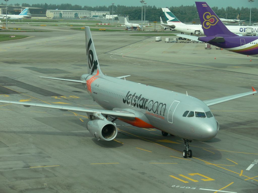 Airbus A320 (9V-JSL)