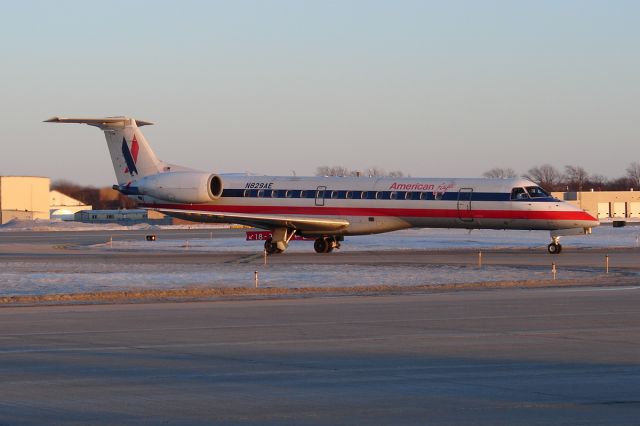 Embraer ERJ-135 (N829AE)