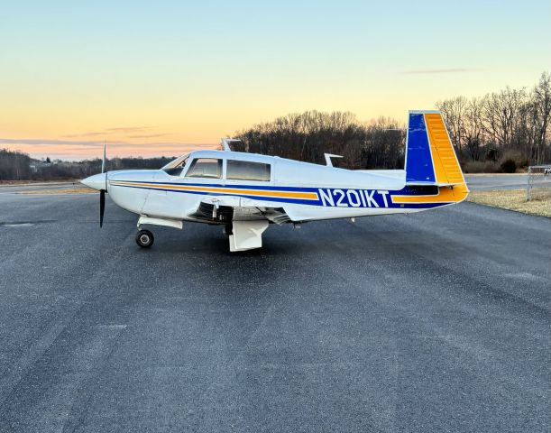 Mooney M-20 (N201KT)