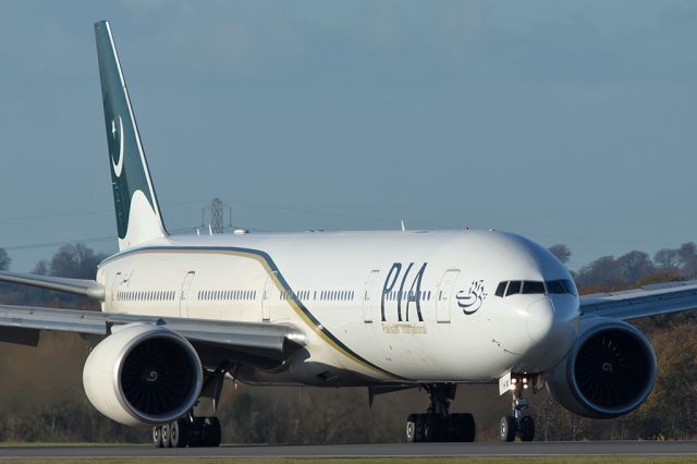 BOEING 777-300ER (AP-BHW) - PIA711 arriving at Manchester en-route to JFK