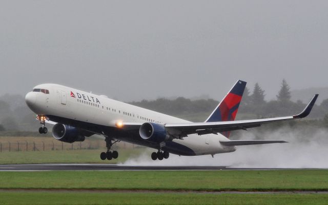 BOEING 767-300 (N180DN) - delta b767-3 n180dn dep shannon 9/7/16.